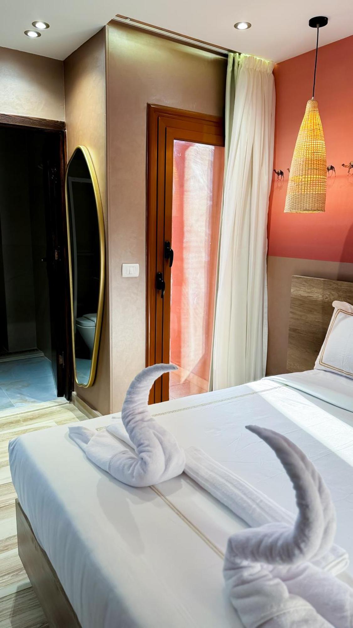 Almas Pyramids View Hotel Kafret el-Gabal Extérieur photo